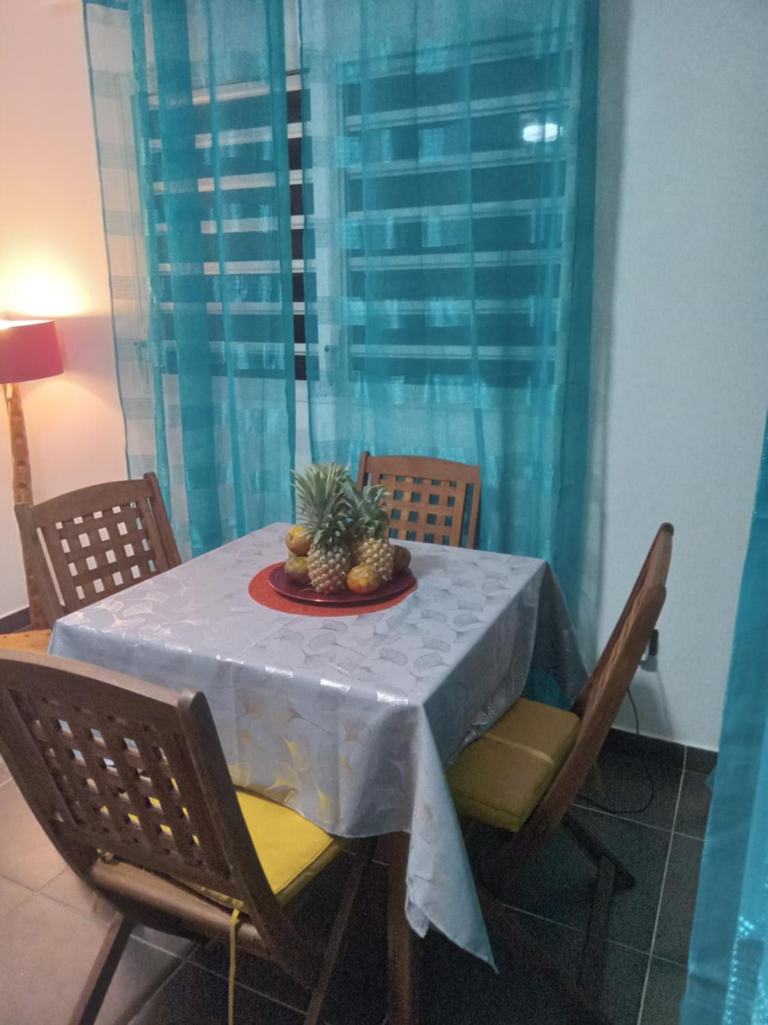 Apartamento Les Pieds Dans L'Eau Chez Syl Le Moule Exterior foto